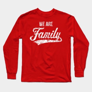 We Are Family (Parents / Father / Mother / Children / Vintage / White) Long Sleeve T-Shirt